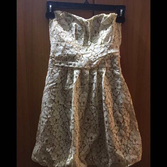 Cute lace strapless dress - Picture 1 of 4